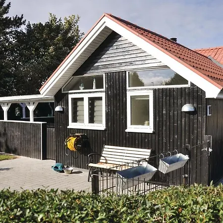 Stunning Home In Nyborg With House Sea View *